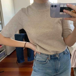  - Sjukt snygg tröja från hm. Frakt ingår inte! 