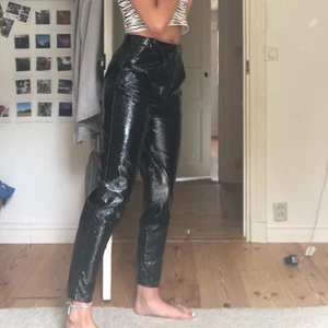 Latex byxor  - Svin snygga latex byxor ifrån nakd i strlk 36 kommer inte till användning längre:(100kr+frakt