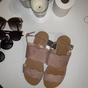 Sandaler, helt oanvända 🌺 - Oanvända sandaletter från Anna Field, jättesöta nu på sommaren🌺🥰