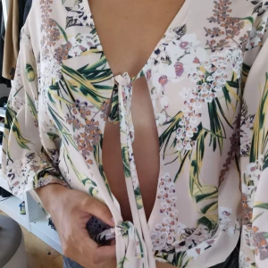 Topp - Säljer denna topp från GinaTricot i storlek S💕 200kr då ingår frakt 💖