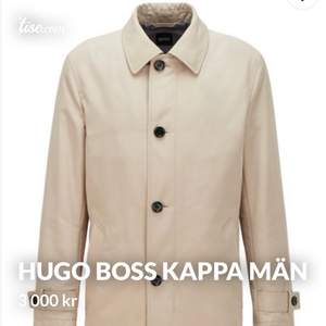 En äkta Hugo Boss kappa för män. Använd max 3 gånger och är i storlek M passar även L. Den köptes för 4399kr i butik. Priset kan även diskuteras