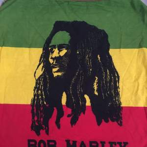 Jätte snygg Bob Marley bandana. Säljer den för 10kr! Frakten blir 11kr extra❤️