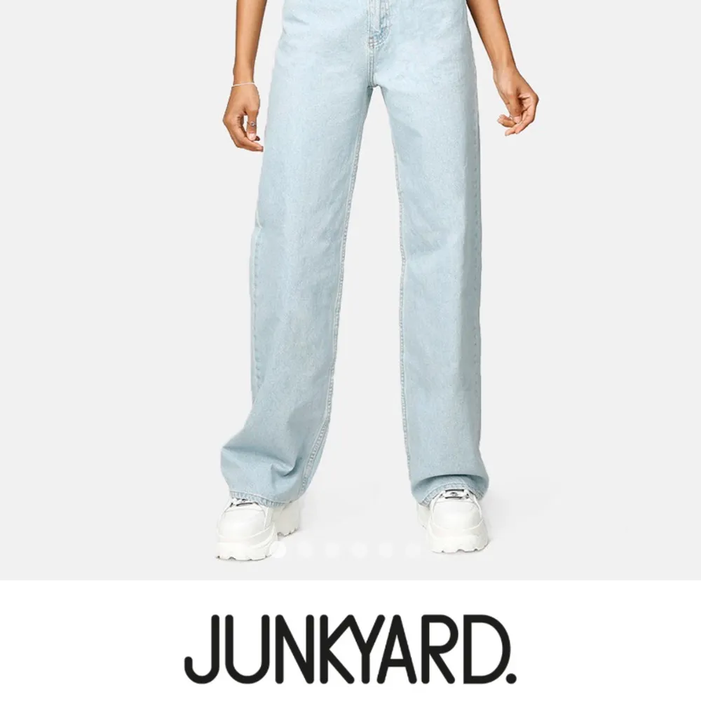 vida populära jeans från junkyard i storlek 25. säljer pga lite för stora för mig i midjan :( frakt tillkommer (70kr) ⚡️🦋💕💜 bra i längden på mig som är 175!! buda till mig privat, budet just nu 270kr!!+frakt. Jeans & Byxor.