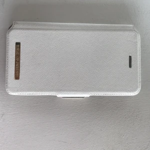 Ideal sweden skal iPhone 6+, 7+, 8+  - Ett ideal of Sweden skal för iPhone 6+,7+ och 8+ . Används 1 gång 
