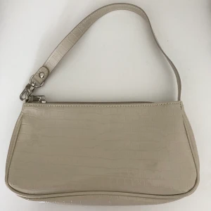 Beige liten väska 💫 - Helt oanvänd fin liten väska i beige