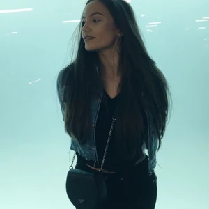 Väska - Guess handväska. Skicket syns bra på bild. Kommer ifrån ett rökfritt och djurfritt hem💖 Betalning sker via swish.