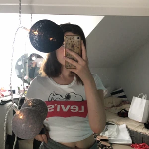 Levis - Jätte skönt o gulligt plagg för dig som älskar snobben! passar mycket bra men har inte använt de på länge. I perfekt skick:))