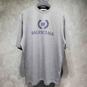 T-shirts från Balenciaga . Ny pris 3500. Använd bara en gång