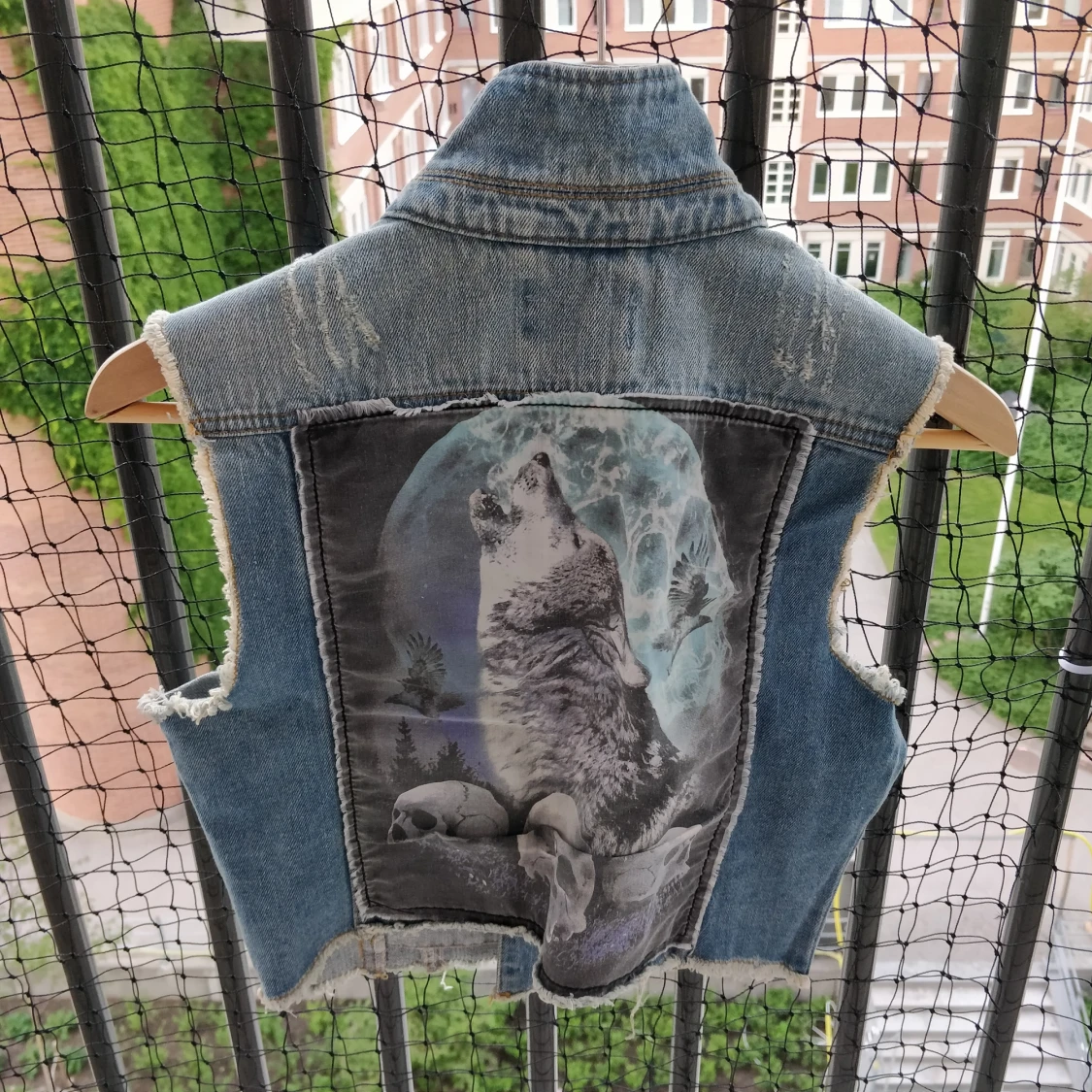 Jeansväst med vargtryck - 90