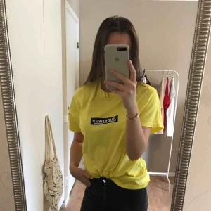  - En helt ny och oanvänd T-shirt från Carlings i strl S, finns inga tecken på användning :)