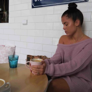  - Stickad klänning från Missguided. Köparen står för frakten! :) 