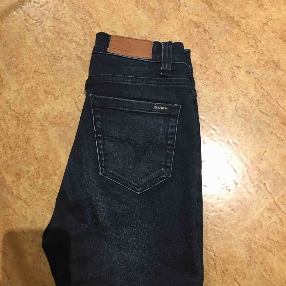 Väl använd jeans, men i super fint skick. Köparen står för frakten, kan även mötas upp i Malmö. . Jeans & Byxor.