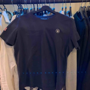  - Passar medium om man vill ha bra fit. Bra skick