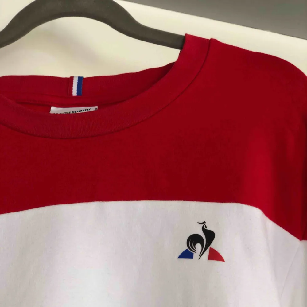 Oanvänd tröja från le coq sportif. Väldigt fint skick nypris 1000. Hoodies.