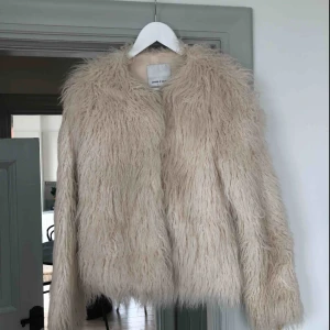  - Höstens finaste fakefur från SamsoeSamsoe. Använd en gång - dyr i inköp. 