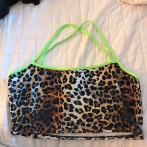  - Supersnygg topp med korsad rygg från colliusion i strl 40. 