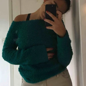  - Mysig grön tröja från H&M! Säljs pga förliten