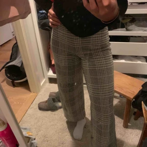  - Rutiga byxor från H&M, väldigt sköna och bekväma!