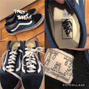 VANS blåa skor. Nypris: 700kr + (på vans hemsida) Näst intill oanvända och väldigt bra skick skulle jag säga! Swish! Kontakta för fler bilder eller frågor 