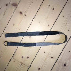  - fint skärp gjort av olika jeans material :) köparen står för frakt