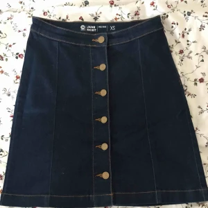  - En ny kjol som är för liten på mig Priset inkl frakten