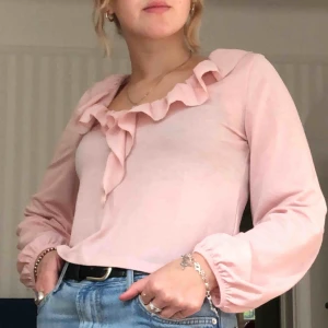  - Superfin ljusrosa tröja, knappt använd så bra skick💕