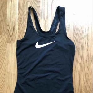  - Linne ifrån Nike! Väldigt mkt stretch så passar XS-m 