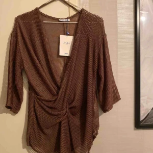 Blus zara - Oanvänd, Zara, lappar kvar