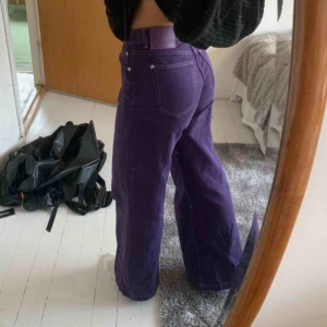  - Lila jeans från bershka, knappt använda. Fint skick! Köpte står för frakt. ❤️