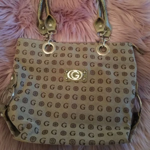  - Handväska! Köparen står för frakt på 80kr