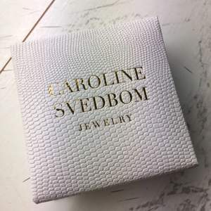 Oanvända örhängen från Caroline Svedbom. Nypris 399. Pris kan diskuteras