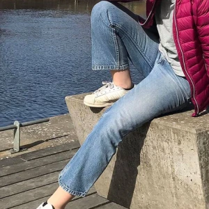  - säljer min SUPERSNYGGA Levi's byxor som tyvärr blivit för små!! Köpta på beyond retro i Sthlm:)) feel free att kontakta för fler bilder‼️ Köparen står för frakt