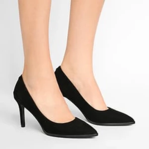  - Helt nya oanvända pumps i modellen Henly S black Suede från Tiger of Sweden. 