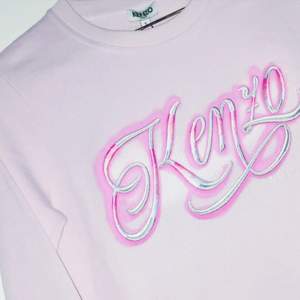 Sweatshirt från Kenzo i strl S. Köptes för ca 2000 kr, knappt använd och fortfarande som helt ny. Köparen står för frakten💝