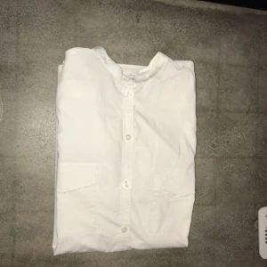  - Filippa K skjorta i nyskick. Storlek S