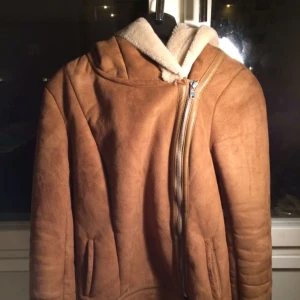  - Warm Jacket, it fits well and it is almost until the knee. 