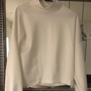  - Topp köpt från h&m, passar xs/s.