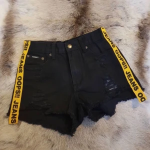  - Helt nya shorts, tyvärr för små för mig så därav måste jag sälja dom :( frakt 36kr som köparen står för. Swish föredras. 