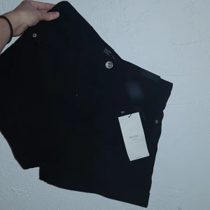  - Helt nya shorts från Berska. Fick 2 par så säljer det ena. Mina favoritshorts och dom är mycket snyggare i verkligheten