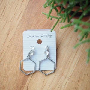 Örhängen - nya örhängen (rodium, nickel) frakt 15kr