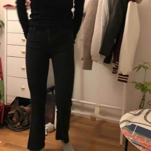  - Säljer dessa supersnygga och trendiga byxorna från crocker då dem tyvärr är för små för mig! Nypris 599, budgivning startar på 100💖💖 Skriv om ni vill ha fler bilder🤗🤗