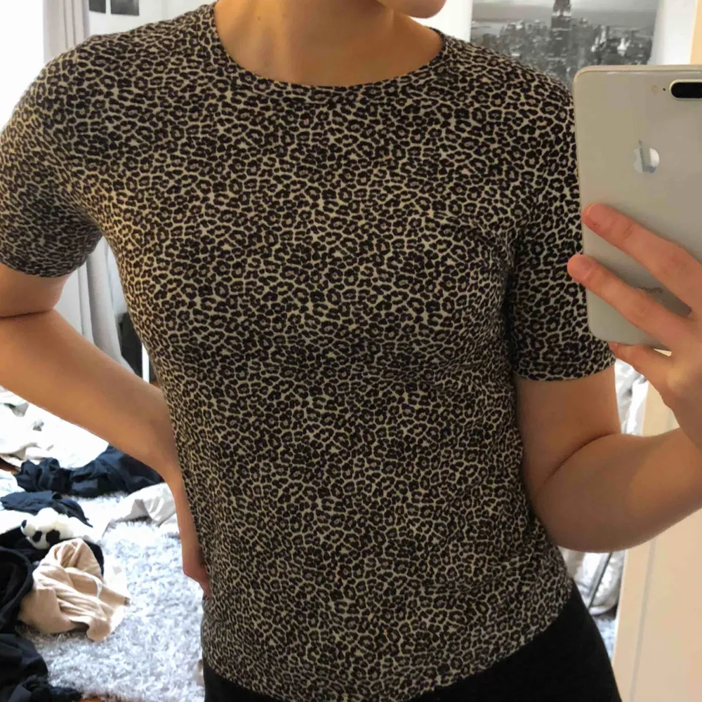 Jättefin leopard t-shirt från Gina. Använd många gånger men fortfarande i helt nytt skick!😘. T-shirts.