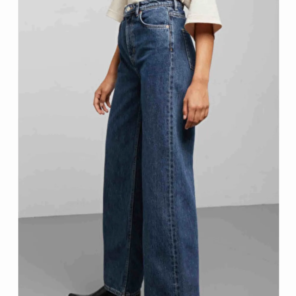 Ascoola vida byxor från Weekday i modellen ACE💥är tyvärr för korta för mig som är 170cm☹️. Jeans & Byxor.