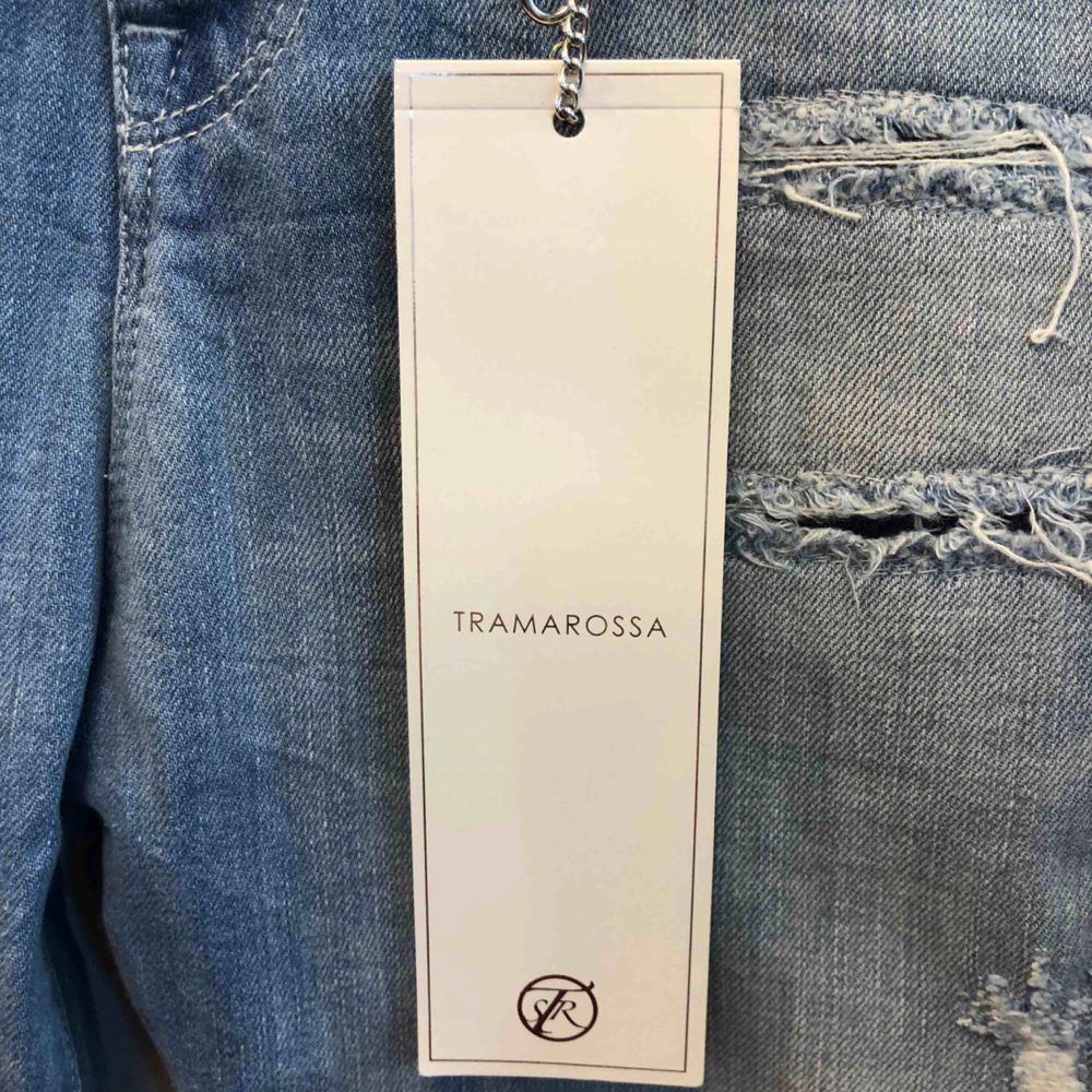 Helt nya jeans, skickas via frakt | Plick Second Hand