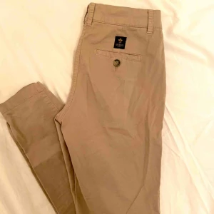  - Äkta Morris byxor/chinos. Dessa fina byxor har aldrig blivit använda och är i toppskick.