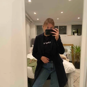  - Fin marinblå rock från uniqlo! Sparsamt använd💕