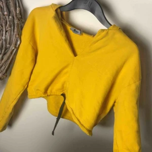  - Köpt från Ida Carlssons bloppis för ganska länge sedan men har sedan hängt iprincip helt orörd i min garderob, bättre att den får flytta till någon annan då!🦋  Ivana Samta Cruz x NA-KD