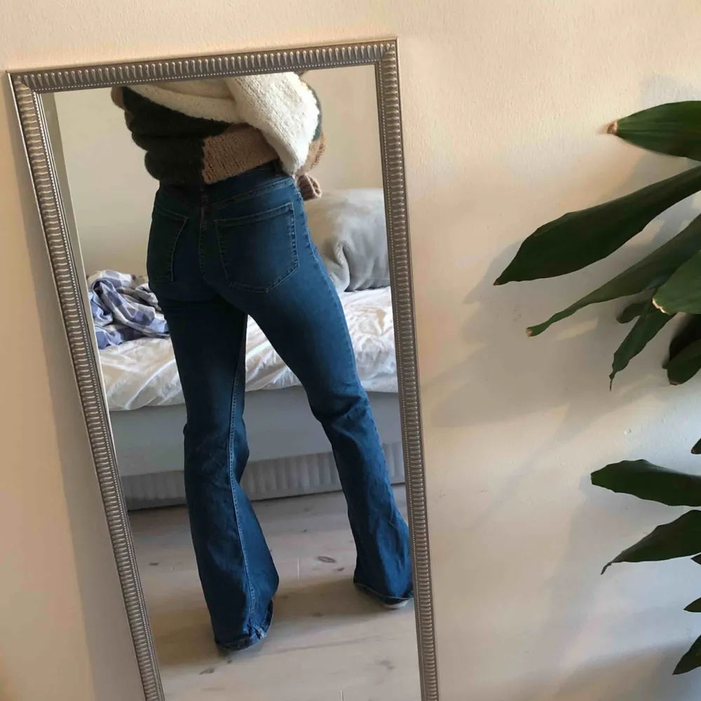 Blåa bootcut jeans. Frakt kan diskuteras . Jeans & Byxor.
