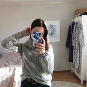  - En fin stickad polo från Vero Moda. Använd Max 5 gånger. Frakt inräknat :)