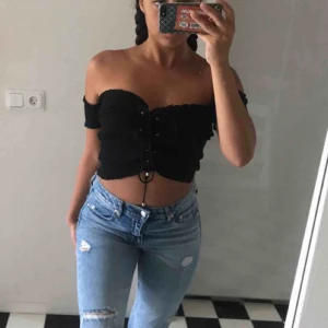  - Fina slitna jeans sitter jätte bra!! as snygga 